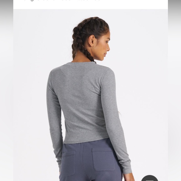 Vuori Long Sleeve Pose Fitted Tee - Picture 5 of 8